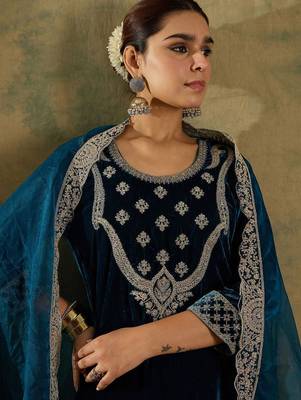 Floral Zari Embroidered Velvet Straight Kurta with Trouser & Dupatta 2