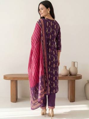 women printed regular  cotton kurta with trousers & with dupatta 4