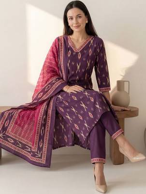 women printed regular  cotton kurta with trousers & with dupatta 5