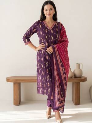 women printed regular  cotton kurta with trousers & with dupatta 6