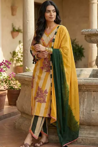 Women Floral Printed Regular Pure Cotton Kurta with Trousers & With Dupatta