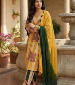 Women Floral Printed Regular Pure Cotton Kurta with Trousers & With Dupatta