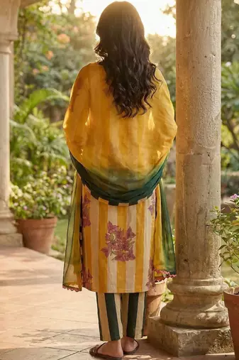 Women Floral Printed Regular Pure Cotton Kurta with Trousers & With Dupatta