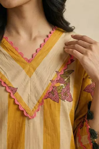 Women Floral Printed Regular Pure Cotton Kurta with Trousers & With Dupatta