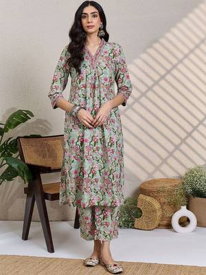 Women Floral Printed Regular Pure Cotton Kurta With Trousers 1