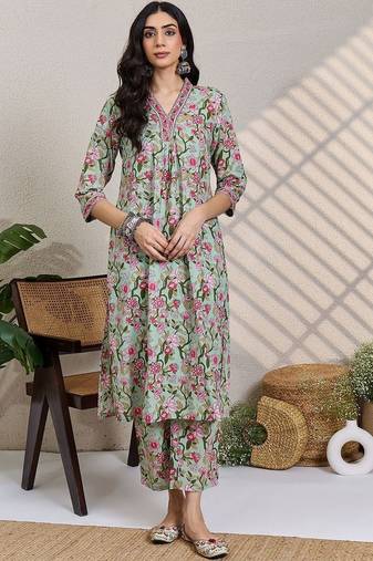 women floral printed regular  cotton kurta with trousers