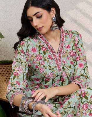 Women Floral Printed Regular Pure Cotton Kurta With Trousers 2