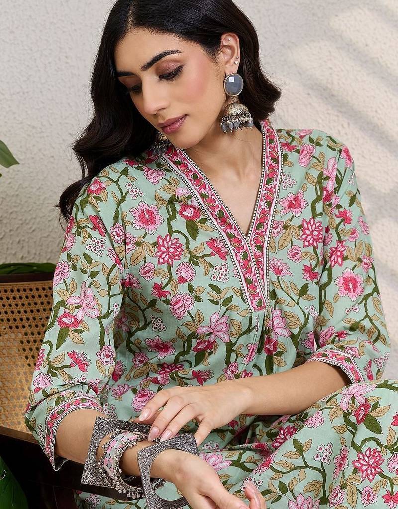 Women Floral Printed Regular Pure Cotton Kurta With Trousers