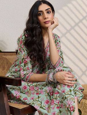 Women Floral Printed Regular Pure Cotton Kurta With Trousers 6