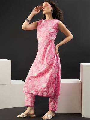 Women Floral Printed Regular Pure Cotton Kurta with Trousers 1