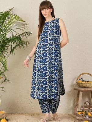 Women Floral Printed Regular Pure Cotton Kurta with Harem Pants 6