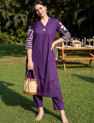 Women Embroidered Pleated Thread Work Pure Cotton Kurta with Trousers 5