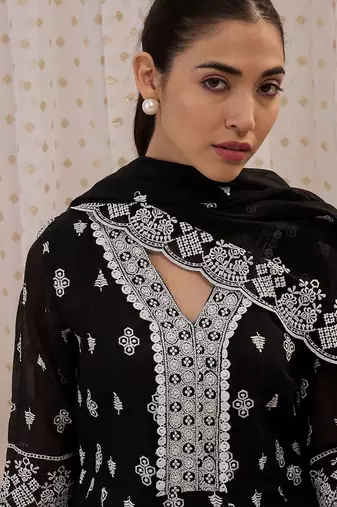Ethnic Motifs Embroidered Pure Cotton Anarkali Kurta With Trouser And Dupatta