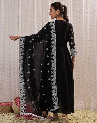 Ethnic Motifs Embroidered Pure Cotton Anarkali Kurta With Trouser And Dupatta 6