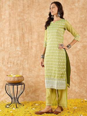 Ethnic Motifs Embroidered Straight Thread Work Kurta with Palazzos 4