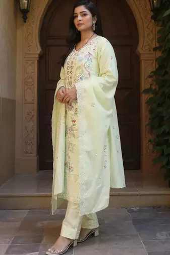 Women Embroidered Regular Thread Work Pure Cotton Kurta with Trousers & Dupatta
