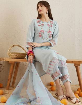 Round Neck Floral Embroidered Regular Thread Work Straight Kurta Set 1
