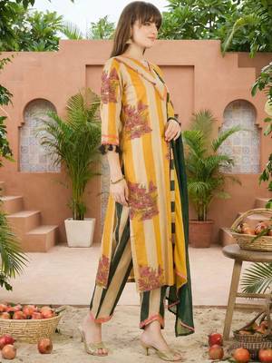 Women Printed Regular Pure Cotton Kurta with Trousers & With Dupatta 2