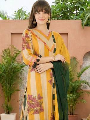 Women Printed Regular Pure Cotton Kurta with Trousers & With Dupatta 4