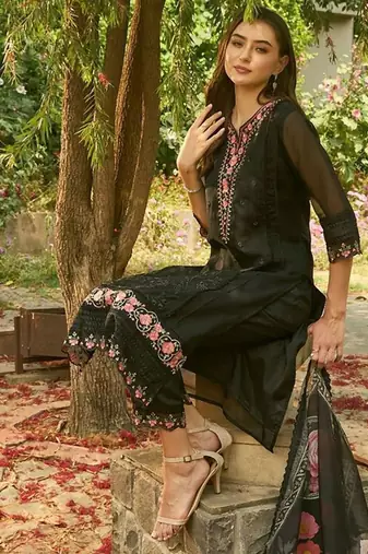 Floral Embroidered Organza Straight Kurta With Trousers & Dupatta