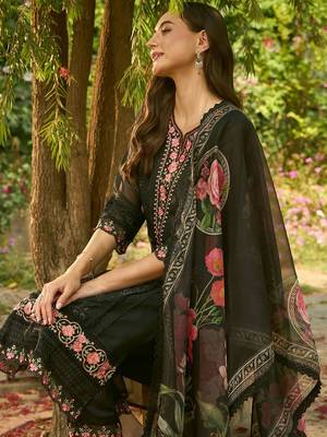 Floral Embroidered Organza Straight Kurta With Trousers & Dupatta 3