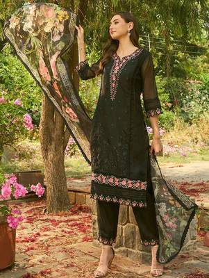 Floral Embroidered Organza Straight Kurta With Trousers & Dupatta 1