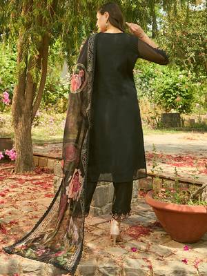 Floral Embroidered Organza Straight Kurta With Trousers & Dupatta 4