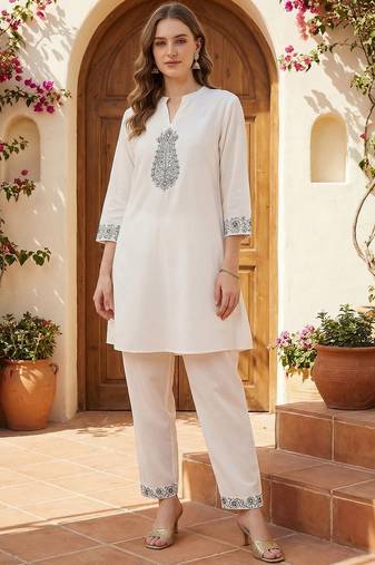 women ethnic motifs embroidered regular thread work  cotton kurti with trousers