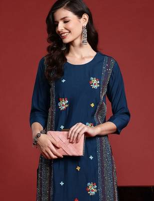 Floral Embroidered Panelled Thread Work Kurta with Trousers 3