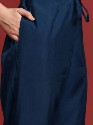 Floral Embroidered Panelled Thread Work Kurta with Trousers 4