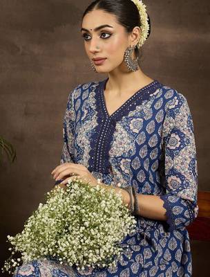 floral printed v-neck  cotton a-line kurta with trousers 7