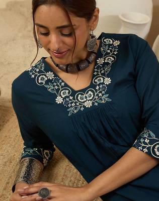 Women Ethnic Motifs Embroidered Pure Cotton Kurta with Trousers 2