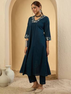 Women Ethnic Motifs Embroidered Pure Cotton Kurta with Trousers 4