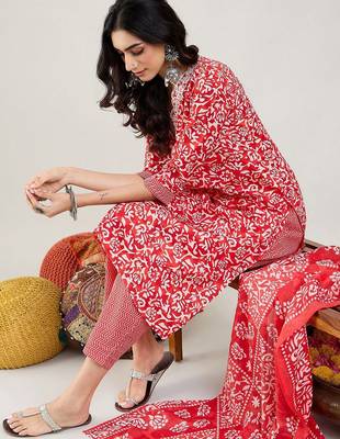 Floral Printed Straight Kurta With Trousers & Dupatta 2