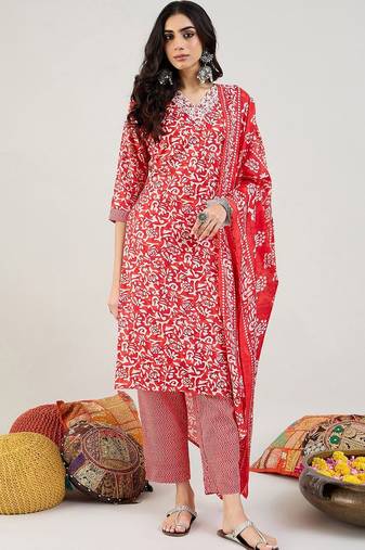Floral Printed Straight Kurta With Trousers & Dupatta