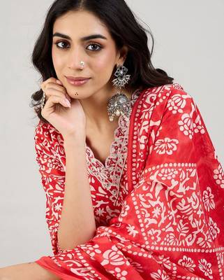 Floral Printed Straight Kurta With Trousers & Dupatta 3