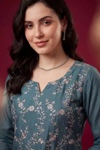 Ethnic Motifs Embroidered Thread Work Kurta with Trousers & With Dupatta