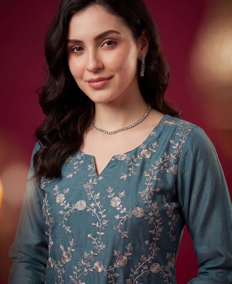 Ethnic Motifs Embroidered Thread Work Kurta with Trousers & With Dupatta