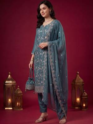 Ethnic Motifs Embroidered Thread Work Kurta with Trousers & With Dupatta 3