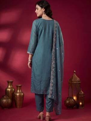 Ethnic Motifs Embroidered Thread Work Kurta with Trousers & With Dupatta 4