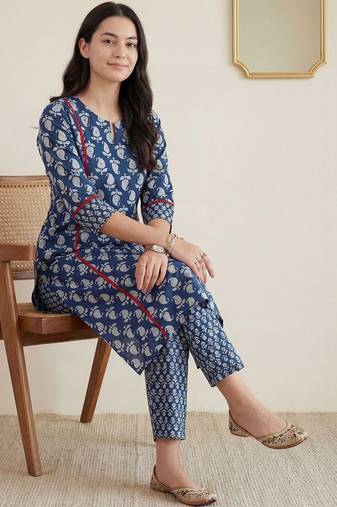 women paisley printed panelled mirror work  cotton kurta with trousers