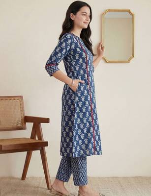 Women Paisley Printed Panelled Mirror Work Pure Cotton Kurta with Trousers 4