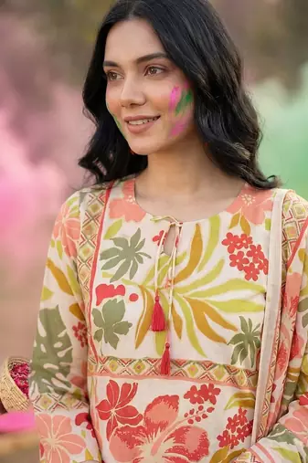 Women Floral Printed Regular Kurta with Trousers & With Dupatta