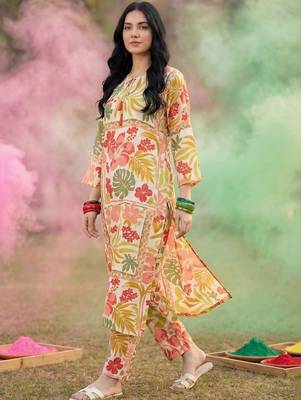 Women Floral Printed Regular Kurta with Trousers & With Dupatta 3