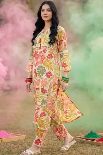 Women Floral Printed Regular Kurta with Trousers & With Dupatta