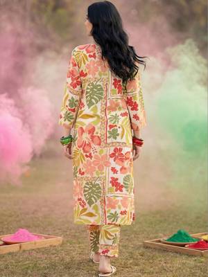 Women Floral Printed Regular Kurta with Trousers & With Dupatta 4