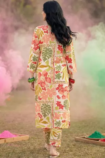 Women Floral Printed Regular Kurta with Trousers & With Dupatta