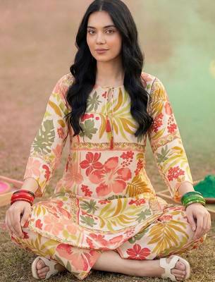 Women Floral Printed Regular Kurta with Trousers & With Dupatta 5