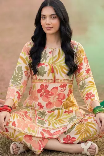 Women Floral Printed Regular Kurta with Trousers & With Dupatta
