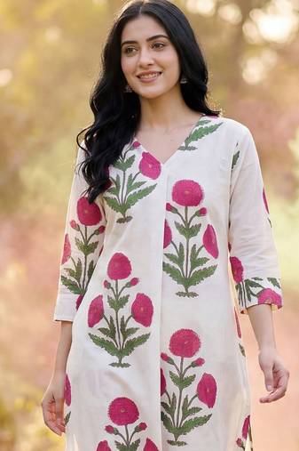 women floral printed regular  cotton kurta with trousers
